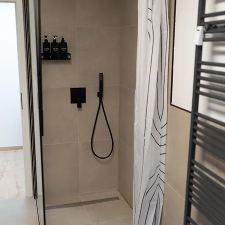 Apart79-indust Design I Garden With Terrace I Smart Tv I Free Parking I Free Wifi *