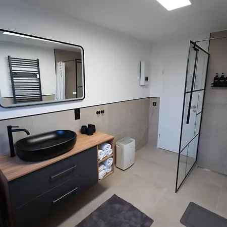 Apart79-indust Design I Garden With Terrace I Smart Tv I Free Parking I Free Wifi Apartament